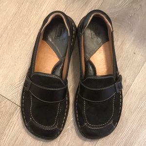 Like new! Born loafers! Worn a couple times. ❤️
